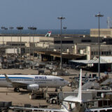 Protivnici libanskog pokreta Hezbolah ubacili poruku na ekrane aerodroma u Bejrutu 4