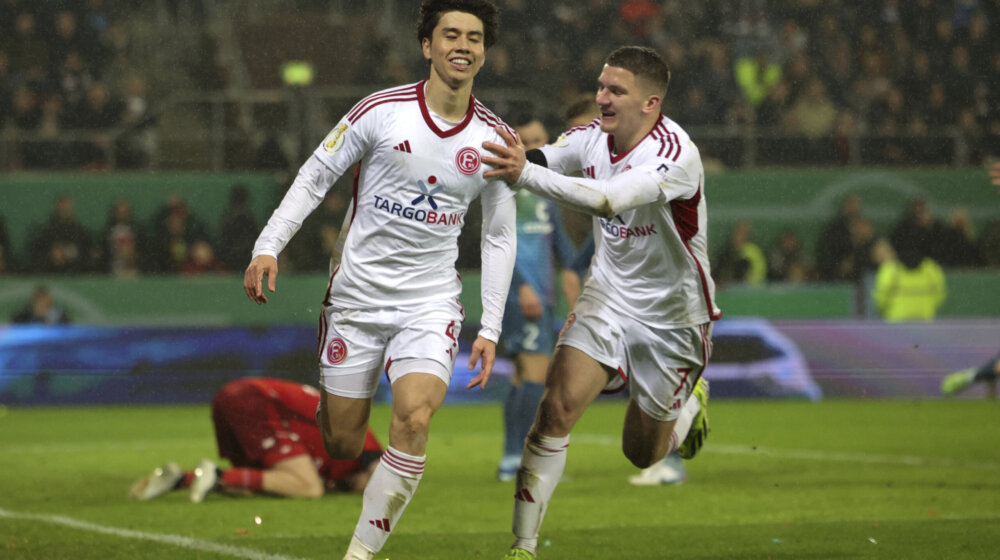 (VIDEO) Sirtaki u svlačionici Fortune, polufinaliste Kupa Nemačke posle 28 godina: Kao u vreme kad je Pančev dao gol Bajernu u Diseldorfu 1