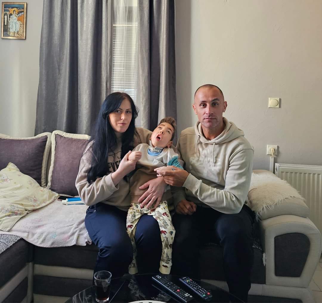 Zašto poznati maratonci prozivaju sportistu koji je trčao humanitarni maraton kroz pustinju Maroka za lečenje dečaka iz Niša? 2