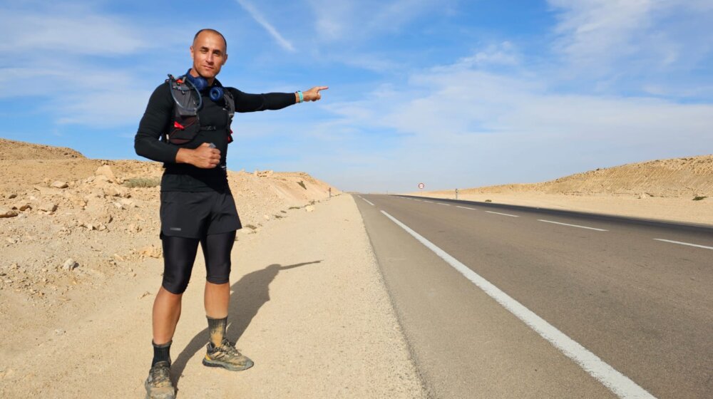 Zašto poznati maratonci prozivaju sportistu koji je trčao humanitarni maraton kroz pustinju Maroka za lečenje dečaka iz Niša? 1