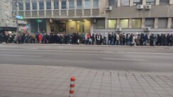 "Kilometarski" redovi ispred pošta u Nišu: Vaučeri za odmor planuli za par sati 4