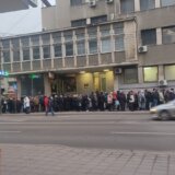 Penzioneri smrznuti i besni: Satima čekali u redu, pa ostali bez vaučera za odmor jer je pušteno premalo komada u odnosu na tražnju 1