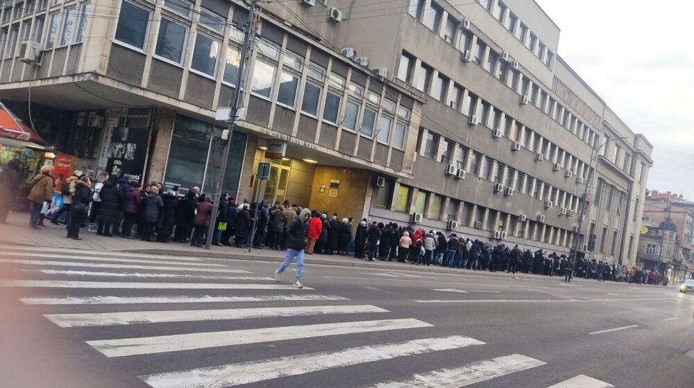 Šalterski radnici „bolji” od poslovodstva i države: Kako je u poštama za dva sata primljeno 100.000 prijava za vaučere? 1