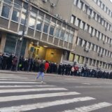 Šalterski radnici „bolji” od poslovodstva i države: Kako je u poštama za dva sata primljeno 100.000 prijava za vaučere? 10