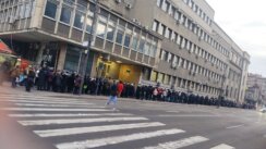 foto, podela vaucera 6, foto citalac danasa "Kilometarski" redovi ispred pošta u Nišu: Vaučeri za odmor planuli za par sati 2