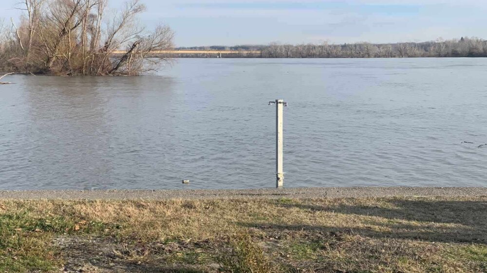 Ministarstvo: Sutra vanredno uzorkovanje vode iz Dunava nakon potonule barže sa veštačkim đubrivom 1