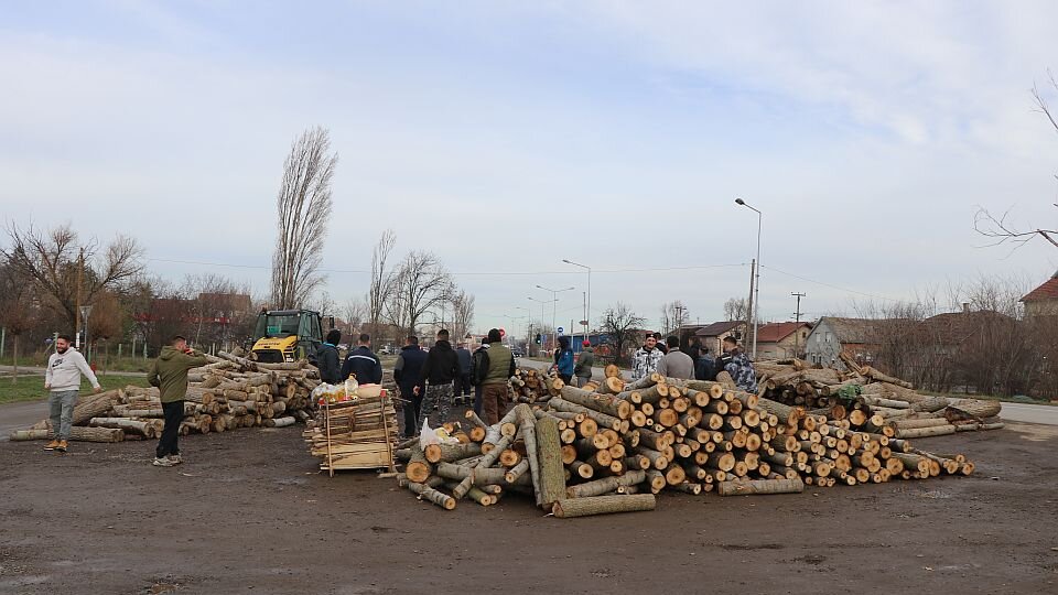 Sprema se velika lomača za paljenje badnjaka na Klisi u Novom Sadu: Organizatori kažu da gume neće goreti 2
