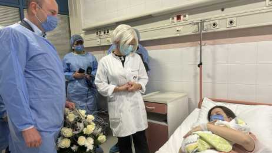 Milan Marić prva beba rođena u Novom Sadu, dobio 300.000 dinara od Grada 1