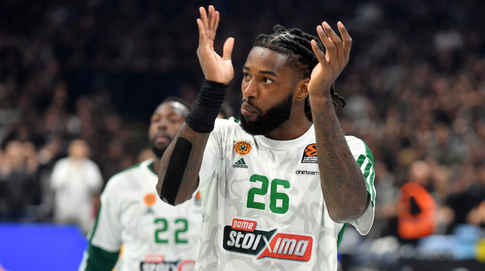 Matijas Lesor dočekan ovacijama po ulasku u “Beogradsku arenu”: Francuz gleda evroligaški derbi sa svojom porodicom (VIDEO) 1