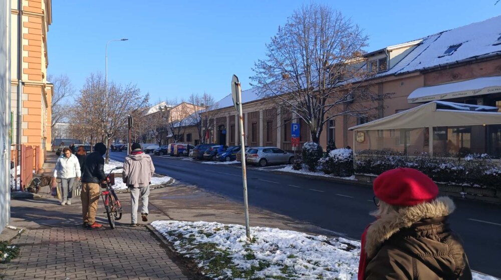 "Manite se, još kere ne spavaju sa mačkama": Reporterka Danasa s Pančevcima na pijaci posle katastrofičnih najava ledenih dana u Srbiji 1