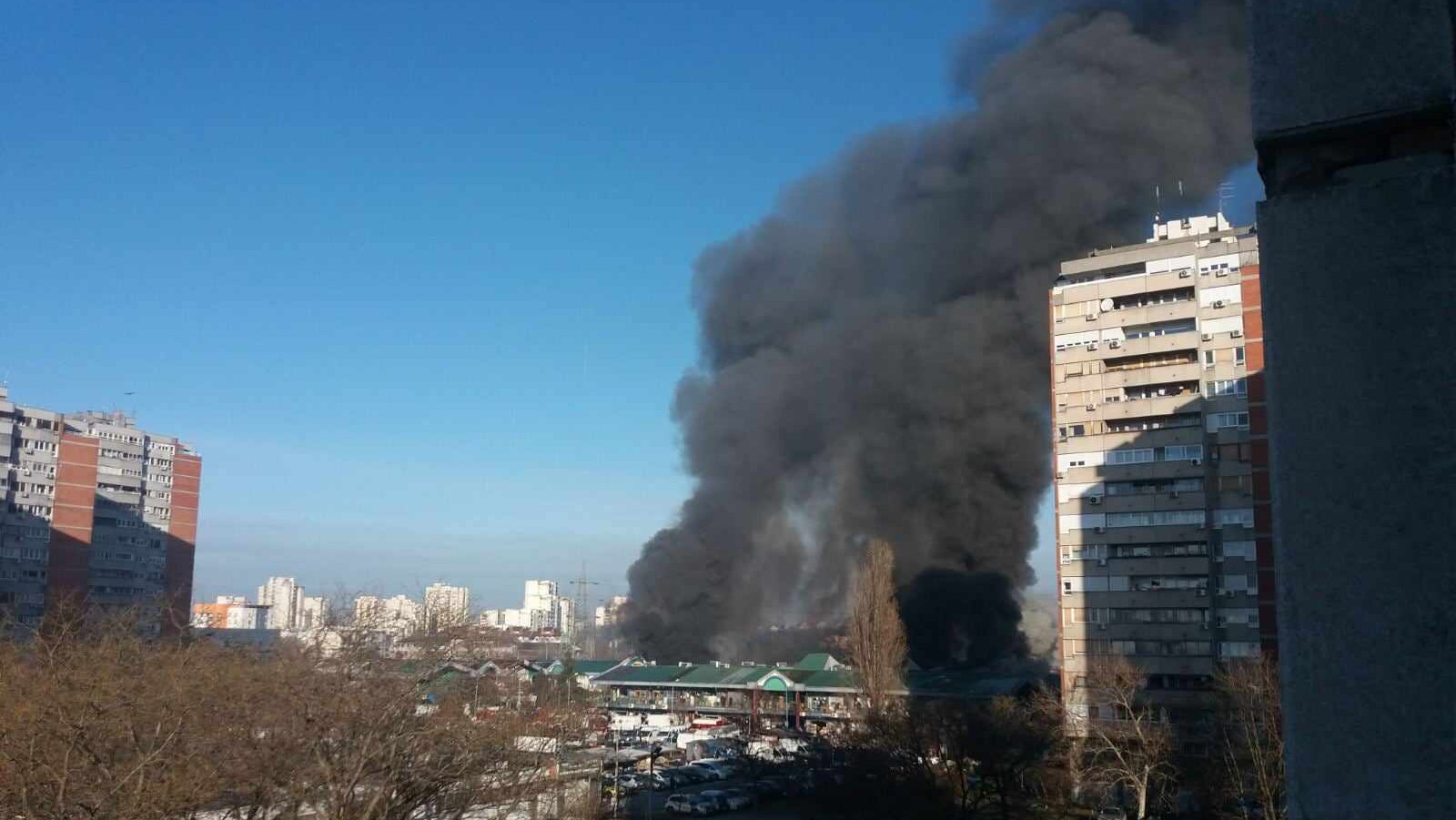 Lokalizovan požar u Bloku 70, vazduh u Beogradu zagađen (FOTO/VIDEO) 5