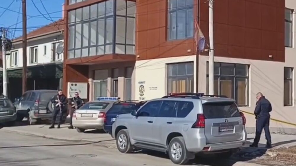 Kosovska policija potvrdila da je izvršila pretres zgrade u Zvečanu 1