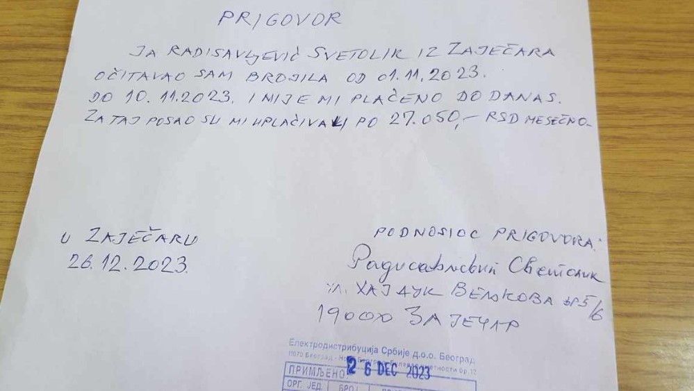 Promenjena firma koja očitava struju, nova kasni sa smanjenim platama, a knjižice ne overava: Čitači struje za Danas o problemima s novim poslodavcem 7