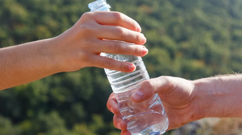 Istraživanje otkriva kakva opasnost vreba iz plastične flaše za vodu 1