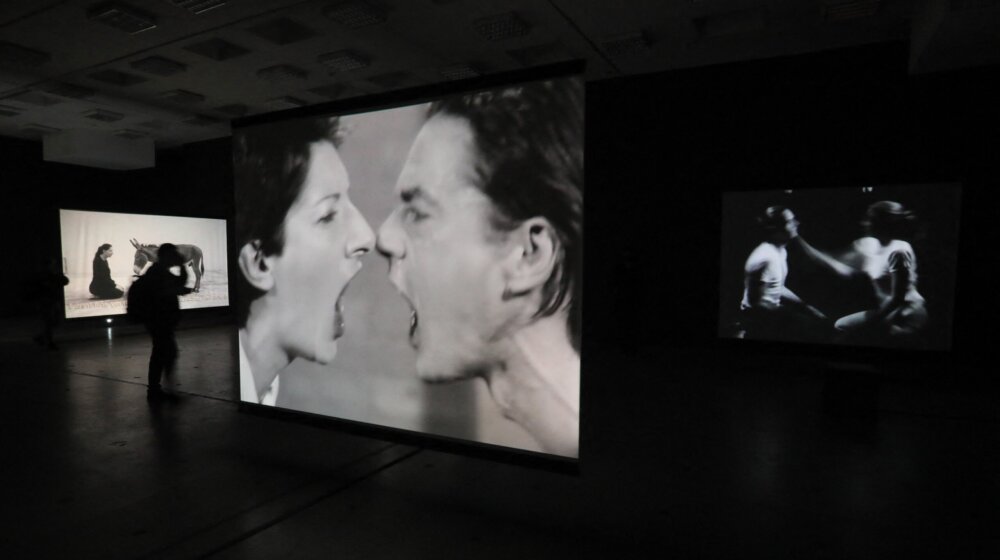 Skidao se za Marinu Abramović nag u muzeju, a sada tuži svetski poznati muzej: "Dirali su me po genitalijama" 1