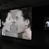 Skidao se za Marinu Abramović nag u muzeju, a sada tuži svetski poznati muzej: "Dirali su me po genitalijama" 3