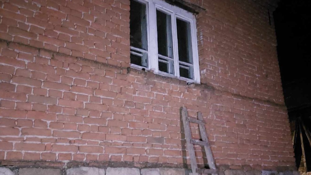 “Ugledali smo plamen i dim je počeo da se širi i kod nas – ostajali smo bez vazduha”: Porodica sa sedmoro dece iz Vratarnice kod Zaječara preko noći ostala bez krova nad glavom 2 “Ugledali smo plamen i dim je počeo da se širi i kod nas – ostajali smo bez vazduha”: Porodica sa sedmoro dece iz Vratarnice kod Zaječara preko noći ostala bez krova nad glavom 2