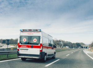U Beogradu su se prošle noći dogodile dve saobraćajne negode sa lakšim povredama.