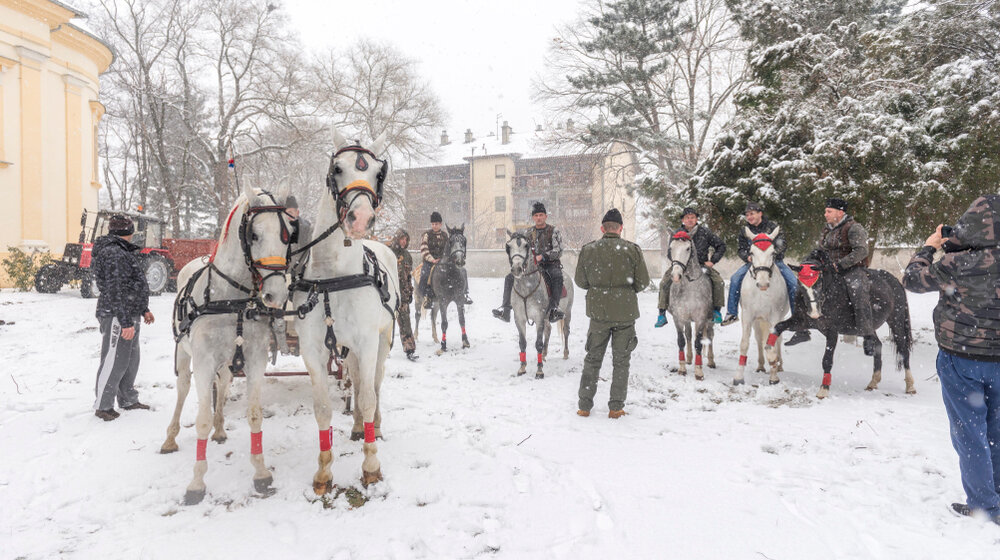 U nekoliko mesta širom Vojvodine održano tradicionalno Božićno jahanje konja (VIDEO) 1