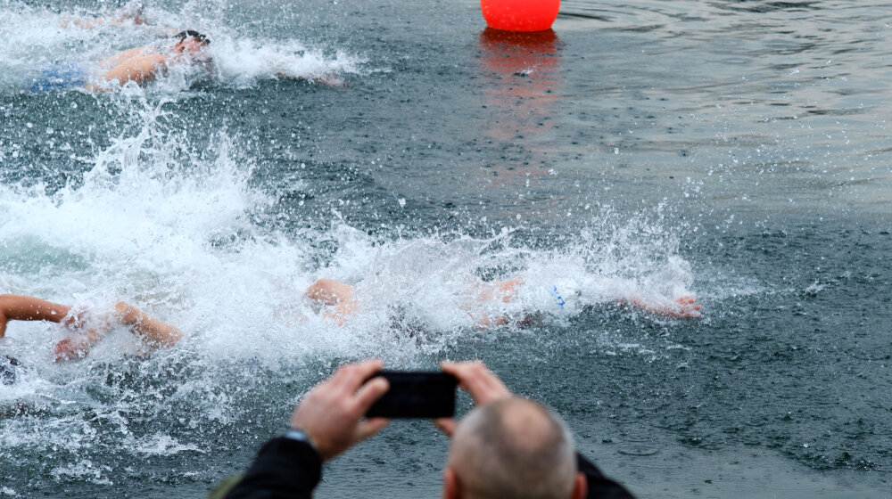 BIRODI: Agencija za sprečavanje korupcije prekršila Ustav jer je na Fejsbuku objavila da je jedan od zaposlenih učestvovao na Bogojavljenskom plivanju 1
