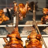 Prasetina i jagnjetina poskupeli, ali cene će rasti dok budemo mogli da platimo: Koliko će nas koštati praseće i jagnjeće pečenje za predstojeće praznike? 6