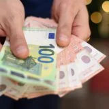 SRCE: Novac iz akcijskih fondova potiče od rasprodate državne imovine, nije Vučićev poklon građanima 2