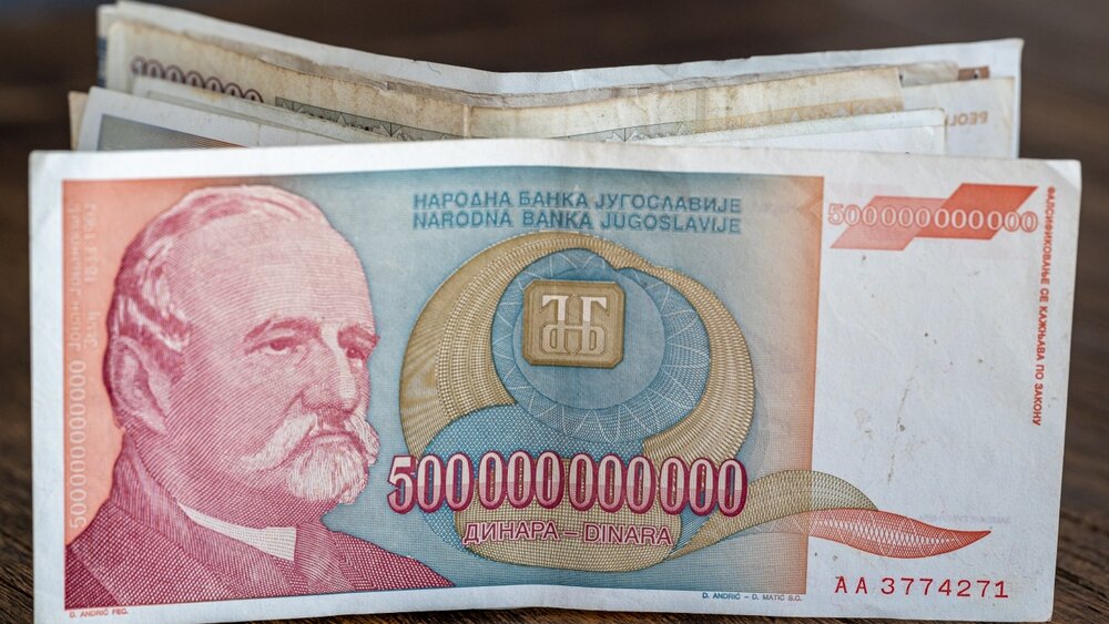 Dan kada je rođen novi dinar, a Deda Avram sasekao hiperinflaciju 2