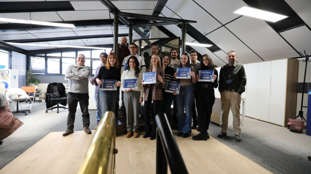 Dodeljene potvrde polaznicima treće generacije Danasove škole novinarstva 1