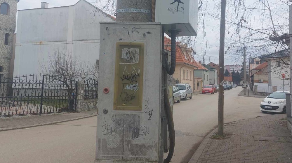 Promenjena firma koja očitava struju, nova kasni sa smanjenim platama, a knjižice ne overava: Čitači struje za Danas o problemima s novim poslodavcem 5