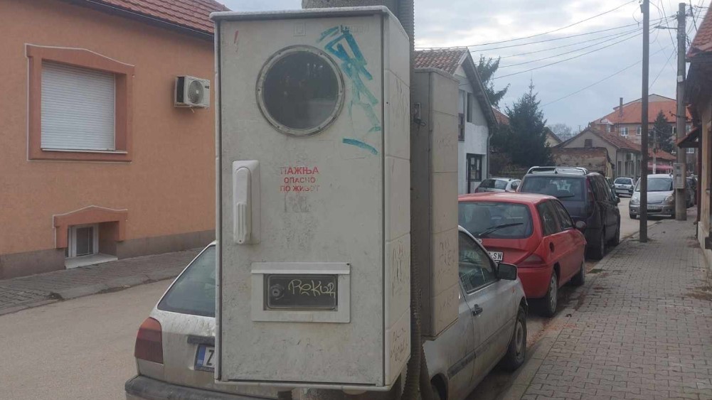 Promenjena firma koja očitava struju, nova kasni sa smanjenim platama, a knjižice ne overava: Čitači struje za Danas o problemima s novim poslodavcem 10