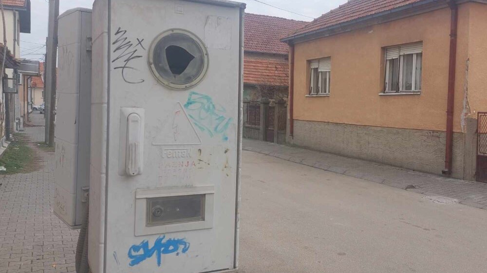 Promenjena firma koja očitava struju, nova kasni sa smanjenim platama, a knjižice ne overava: Čitači struje za Danas o problemima s novim poslodavcem 1