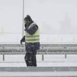 Dva udesa na Ostružničkom mostu, učestvovalo više vozila (VIDEO) 3