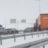 Pojačan intenzitet saobraćaja, oprez zbog magle i moguće poledice 8