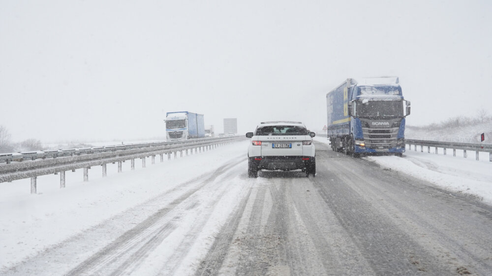 AMSS: Do pet centimetara snega na putevima u Srbiji 1
