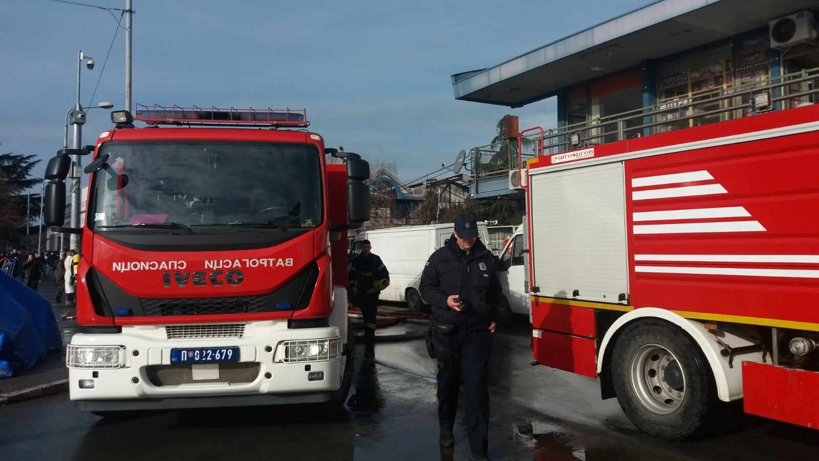 Lokalizovan požar u Bloku 70, vazduh u Beogradu zagađen (FOTO/VIDEO) 10