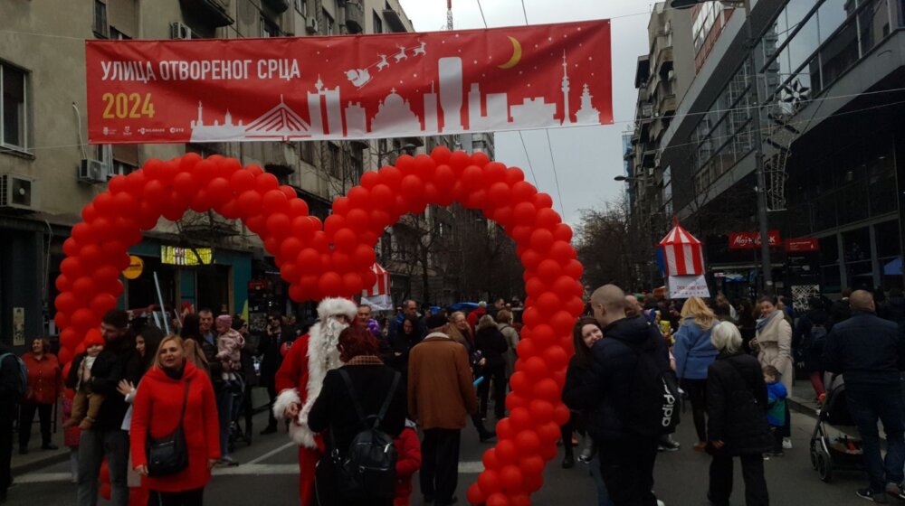 Svirke, baloni, slatkiši i koncerti: Počela manifestacija "Ulica otvorenog srca" (VIDEO, FOTO) 1