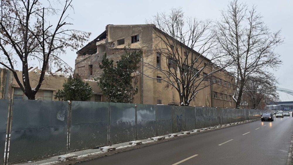 Gradnja na Podbari: Rušenje Elektroporcelana Gradnja na Podbari: Ruši se zgrada nekadašnjeg "Elektroporcelana", Novi Sad na vodi prostiraće se na više manjih mesta 3