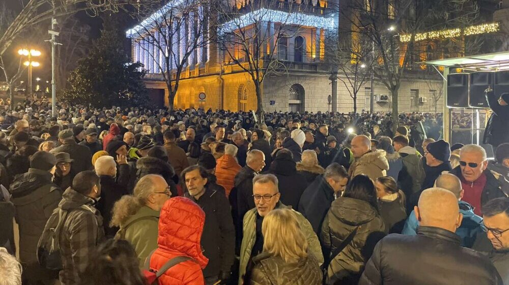 “Uhvatili smo lopova u krađi”: Kako su regionalni mediji izveštavali o protestu opozicije u Beogradu? 1