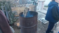 Blokada puta meštana Mesne zajednice Krivelj Meštani Krivelja blokirali put, traže obeštećenje od Ziđina, a rešenje vide u razgovoru sa predsednikom i ministarkom (FOTO) 3