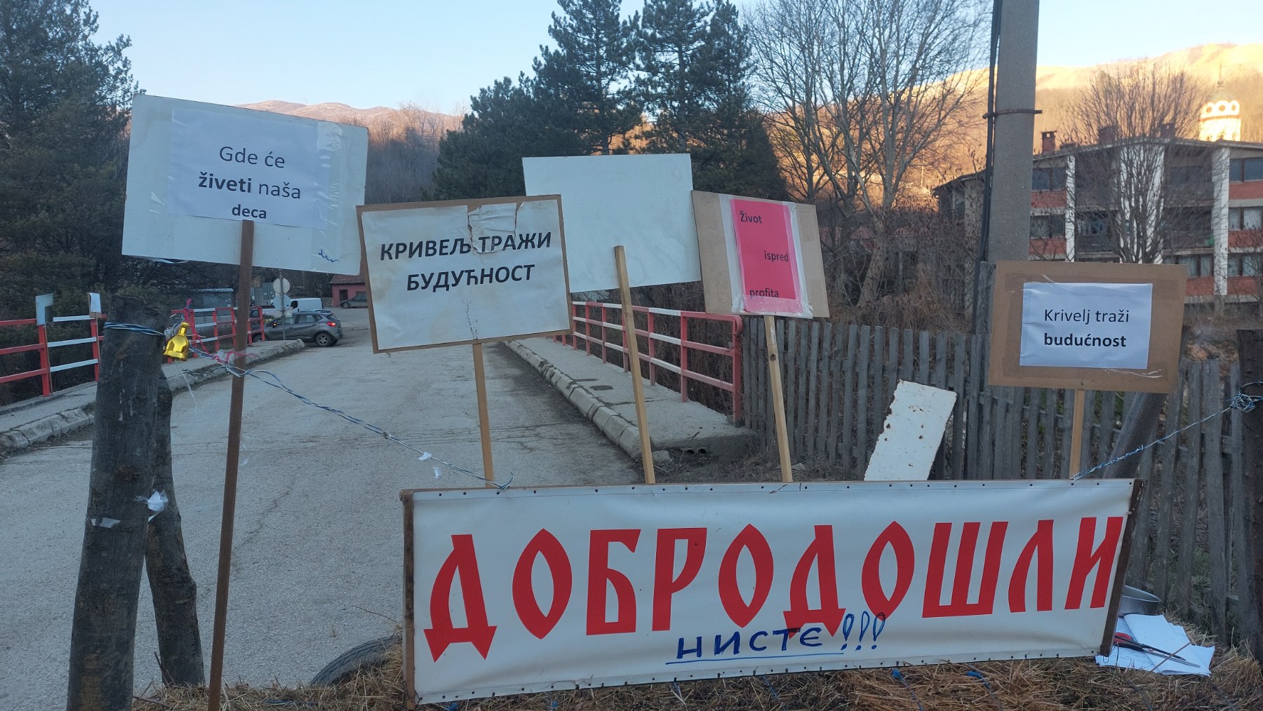 Krivelj Meštani Krivelja blokirali put, traže obeštećenje od Ziđina, a rešenje vide u razgovoru sa predsednikom i ministarkom (FOTO) 4