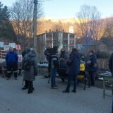 Meštani Krivelja blokirali put, traže obeštećenje od Ziđina, a rešenje vide u razgovoru sa predsednikom i ministarkom (FOTO) 3