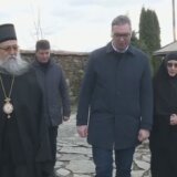 Vučić obilazi manastir u selu Lepčince kod Vranja, regionalni mediji javljaju da neće posetiti školu u Lučanima 4