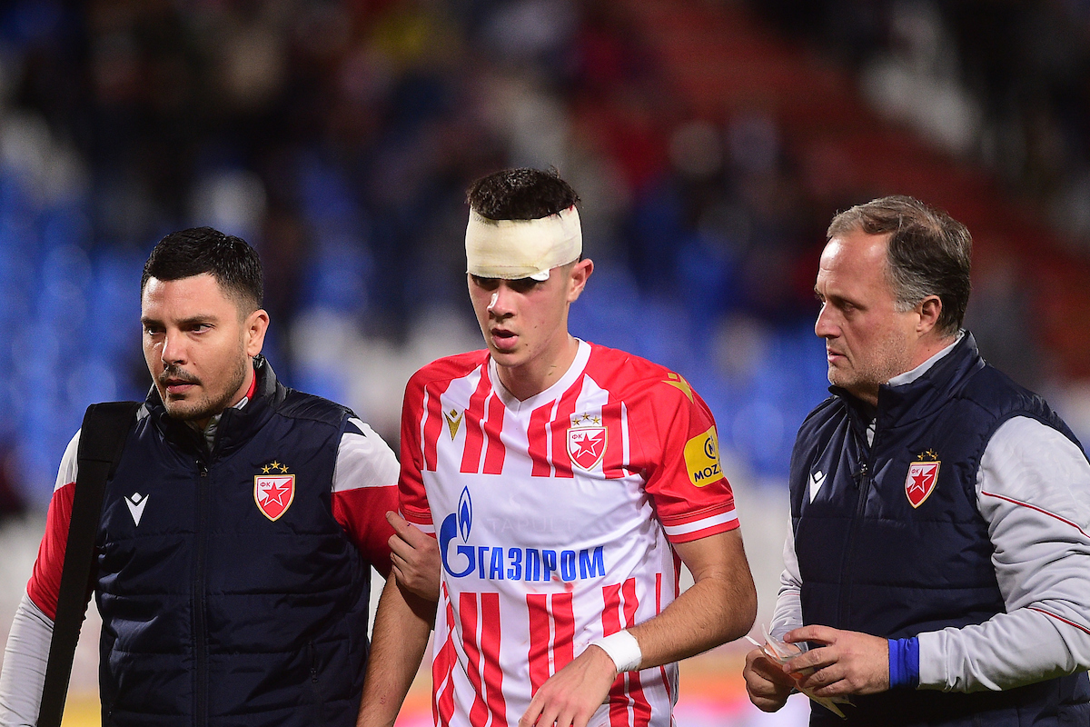 Kosta Nedeljkovic Pet klupskih takmičenja i punoletstvo u jednom polugođu: Ko je Kosta Nedeljković, desni bek koga je Crvena zvezda prodala u Aston Vilu za 9.000.000 evra? 2