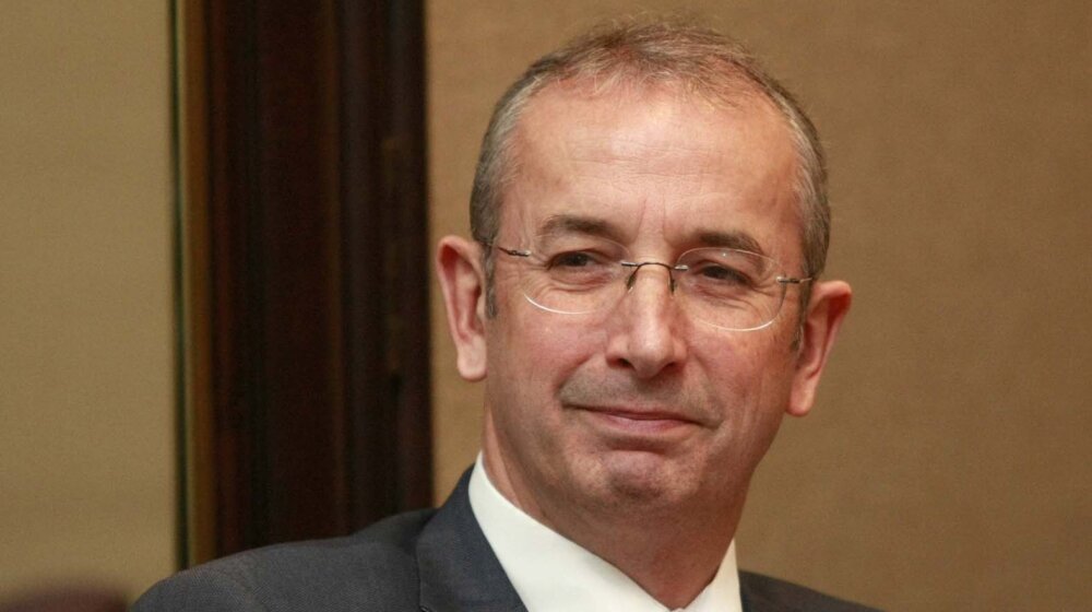 Majkl Devenport o odluci Prištine da vrati imovinu manastiru Dečani 1