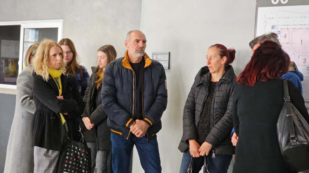 Nastavlja se suđenje u slučaju Ribnikar, svedoči majka dečaka koji je počinio masovno ubistvo 1