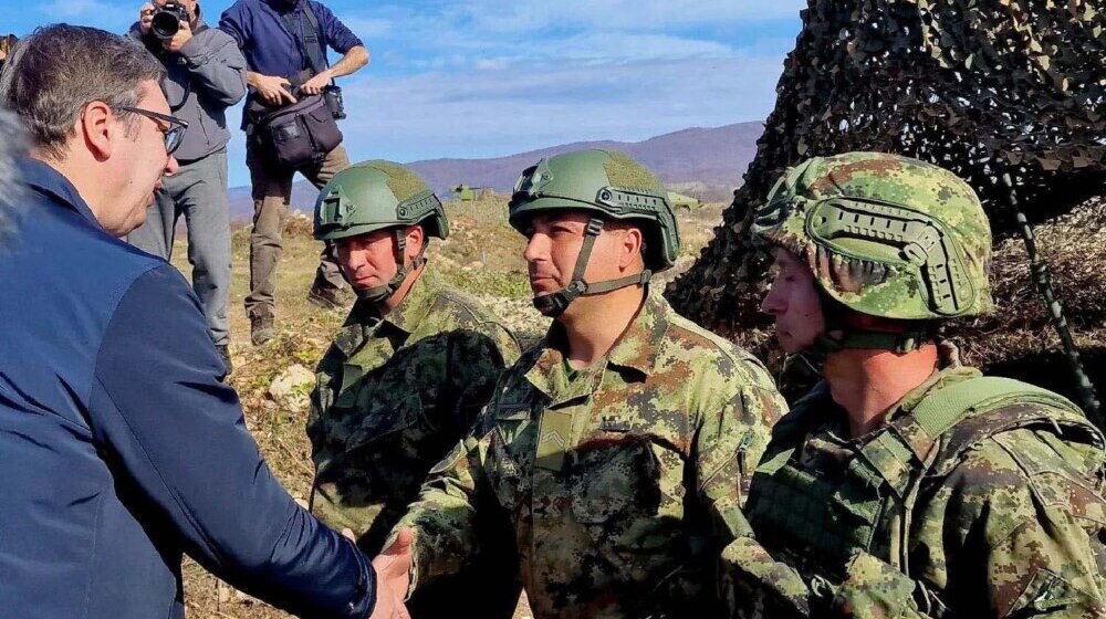 Vučić čestitao Dan Vojske Srbije 1