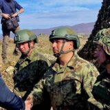 Vučić čestitao Dan Vojske Srbije 1