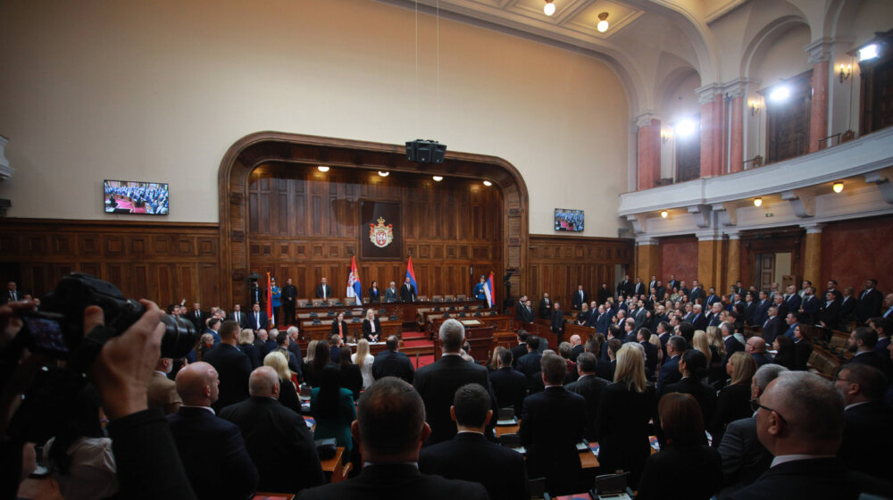 Konstitutivna sednica Skupštine Srbije se nastavlja u ponedeljak 11. marta 1