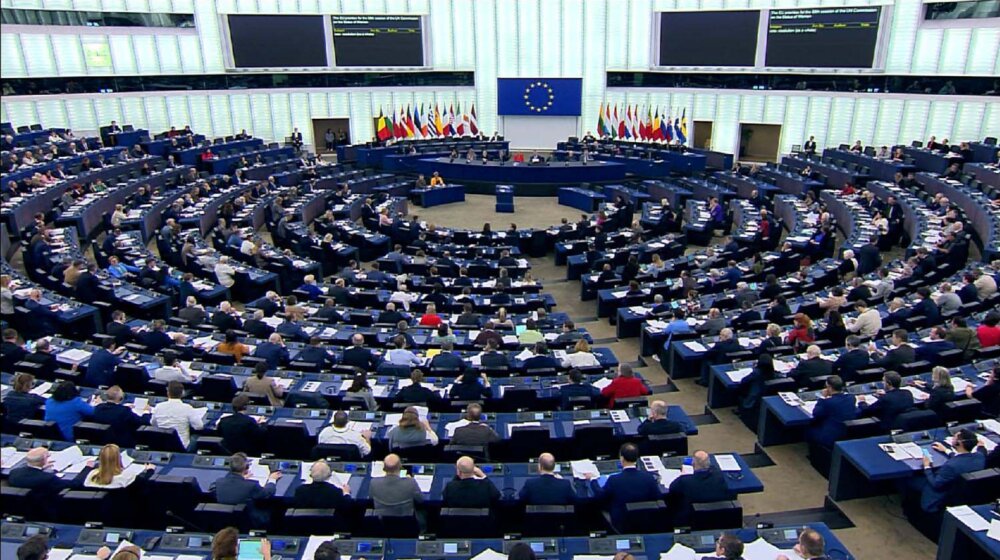 Evropska federacija novinara pozdravlja usvajanja Direktive protiv SLAPP-a u Evropskom parlamentu 10