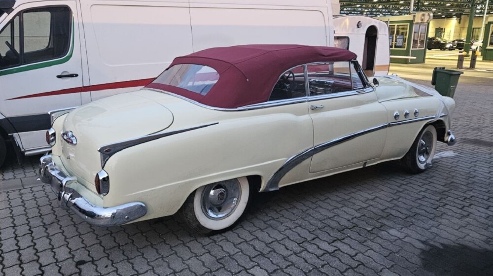 Carinici na Horgošu zaplenili neprijavljeni oldtajmer marke Bjuik iz 1952. godine (FOTO) 1